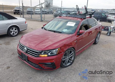 2017 Volkswagen Passat 1.8T R-Line z USA, uszkodzony, nr VIN 1VWDT7A38HC032793